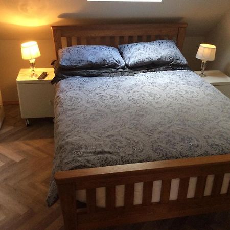 2 Bedroom Furnished Apartment In A Rural Position Stone  Kültér fotó