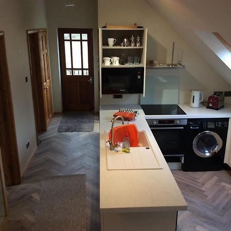 2 Bedroom Furnished Apartment In A Rural Position Stone  Kültér fotó