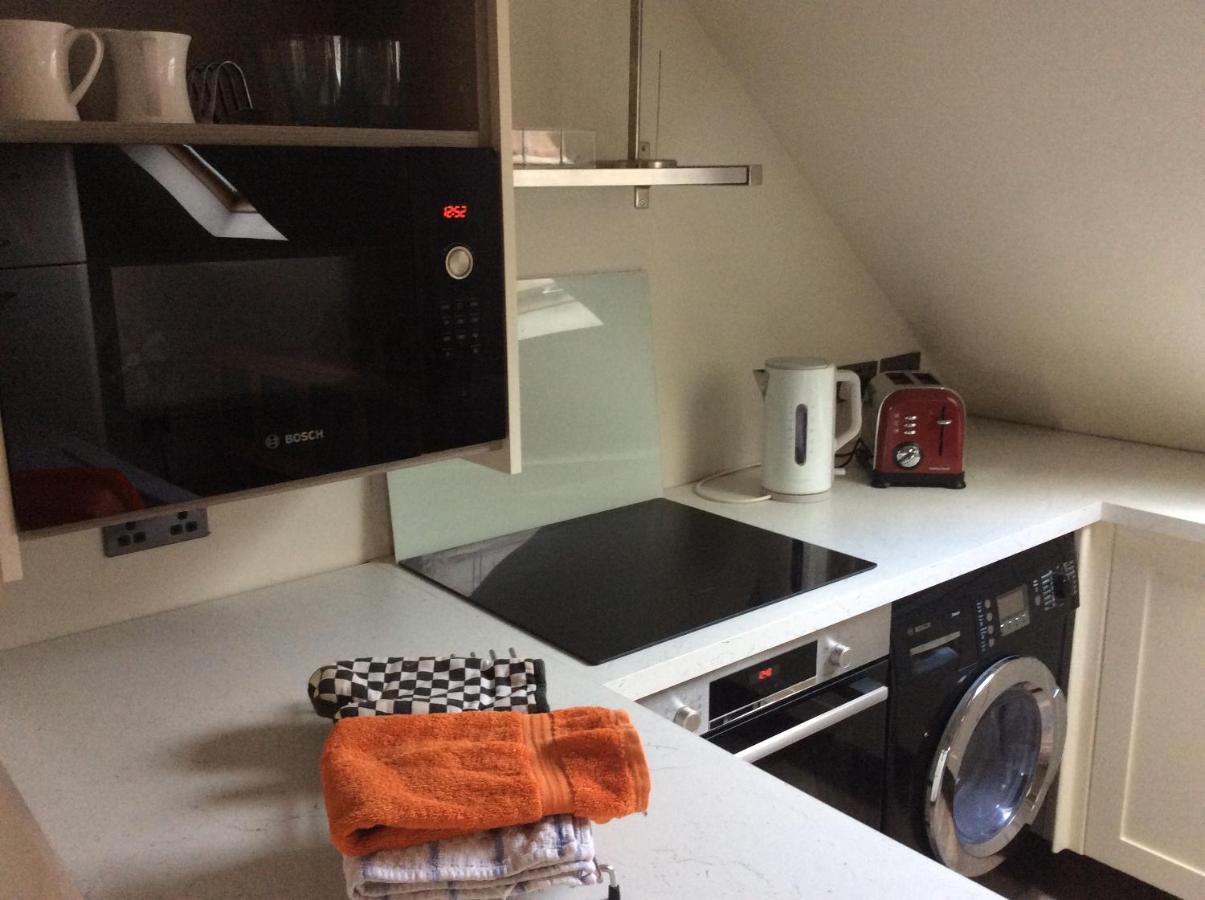 2 Bedroom Furnished Apartment In A Rural Position Stone  Kültér fotó