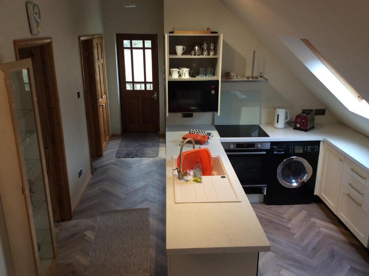 2 Bedroom Furnished Apartment In A Rural Position Stone  Kültér fotó