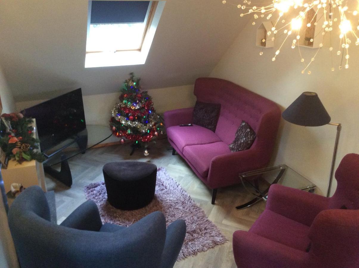 2 Bedroom Furnished Apartment In A Rural Position Stone  Kültér fotó