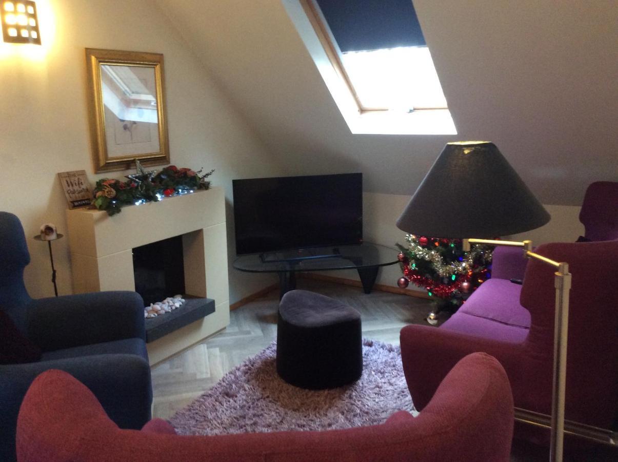 2 Bedroom Furnished Apartment In A Rural Position Stone  Kültér fotó
